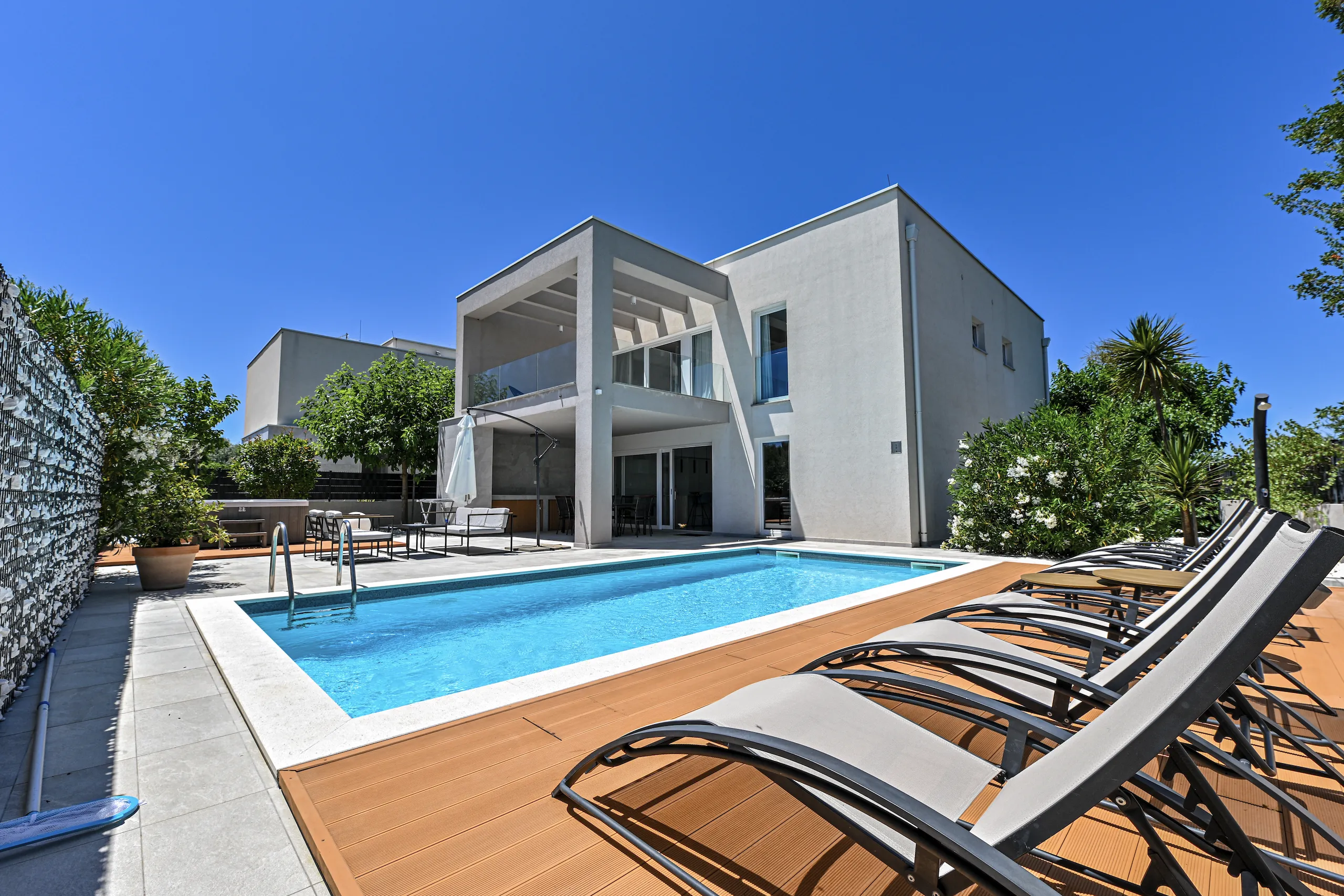 Vila North